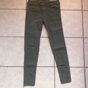 American Eagle’s jegging jeans.